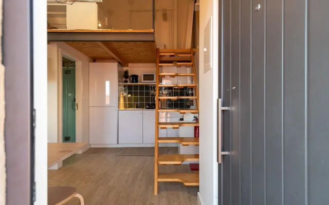 Mezzanine Stylish Apartment U by Vacationy