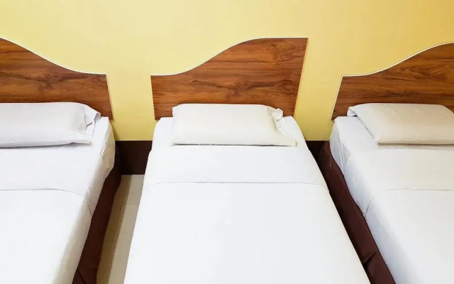 Oyo 90162 Aj Hotel