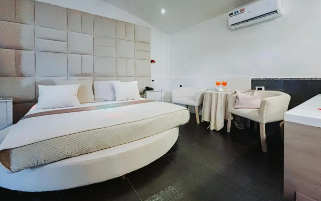 Bee Queen Hotel