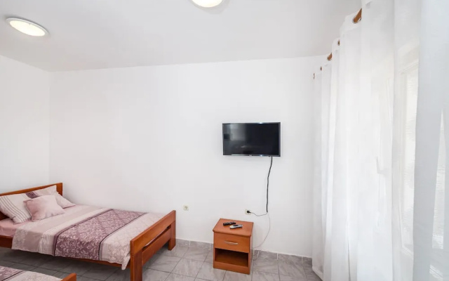 Cozy Apartment Marija With Garden