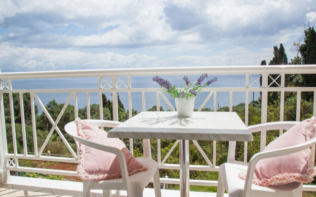Brentanos Apartments ~ A ~ View of Paradise
