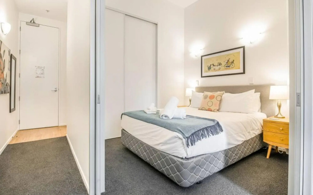 Open-plan living in the heart of CBD Zodiak Stays