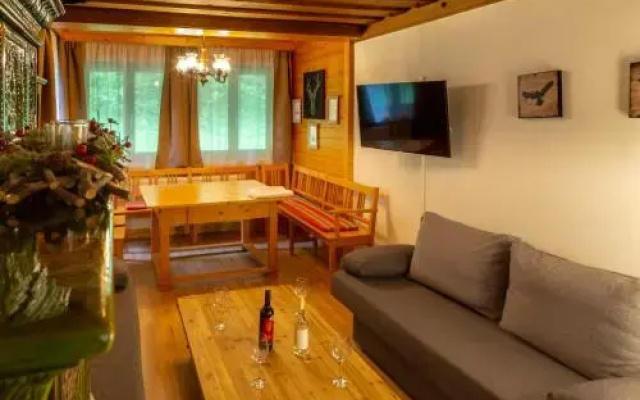 Four Seasons Lodge