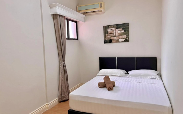 PENTHOUSE MARINA COURT VACATION HOME 5 BEDROOMS KOTA KINABALU 15pax