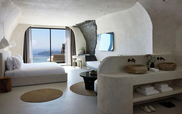 One of One Hotel