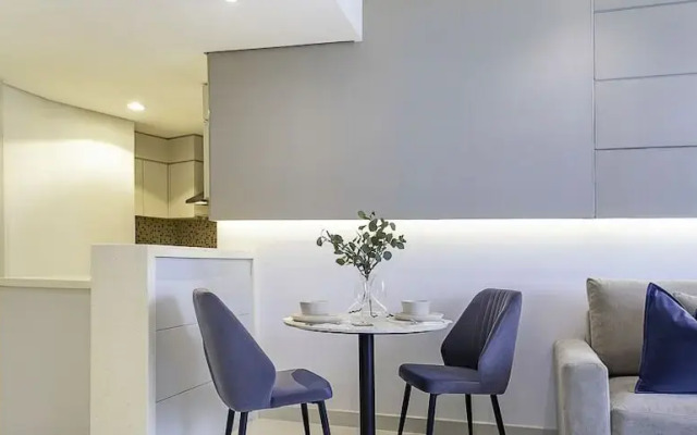 LUX The Voleo Canal View Suite