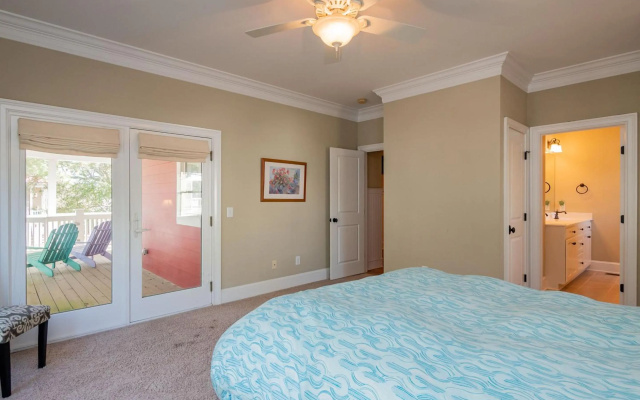 Alta Mira by Oak Island Accommodations