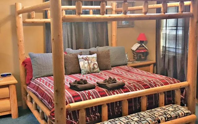Alpine Vista - 3 Br cabin by RedAwning