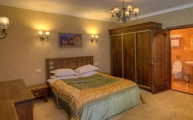 Iris Hotel