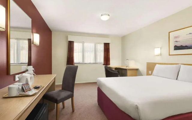 Days Inn By Wyndham Warwick South M40