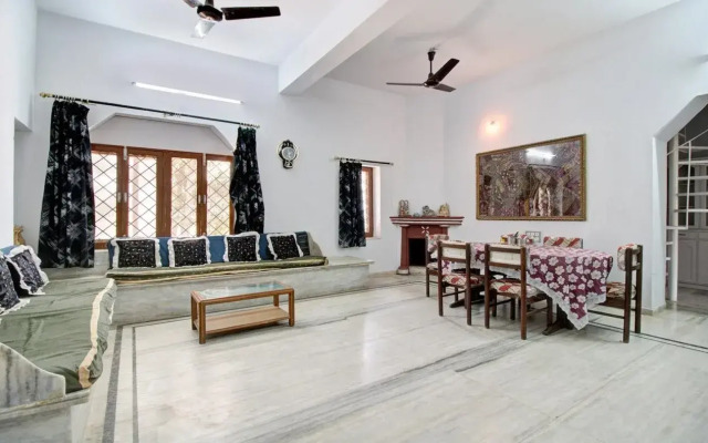 Thakore House By OYO Rooms