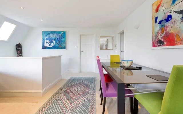 Spacious & Bright 2-bed Flat By Wandsworth Common