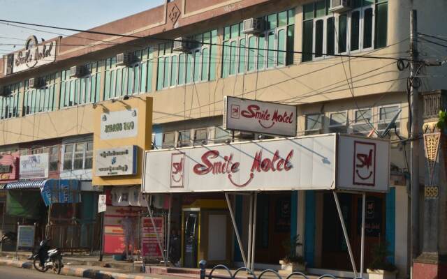 Отель Smile Motel Пром вид на фасад