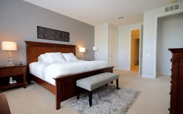 Vista Cay Gem 3 Bedroom Condo by RedAwning