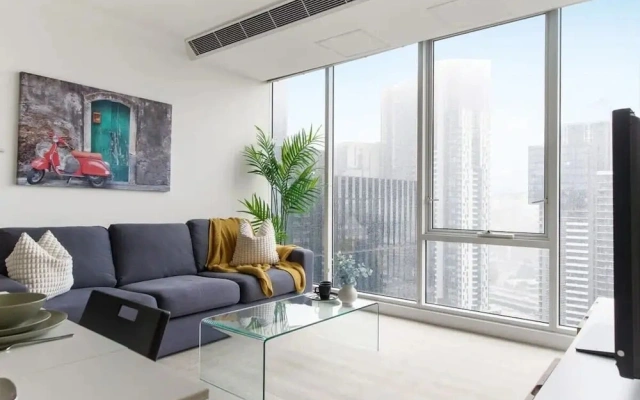 Comfy & Stylish 2BR Apt Next to Crown, City Views