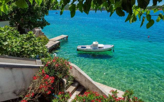 Beautiful Apartment in Supetarska Draga With Wifi and 1 Bedrooms