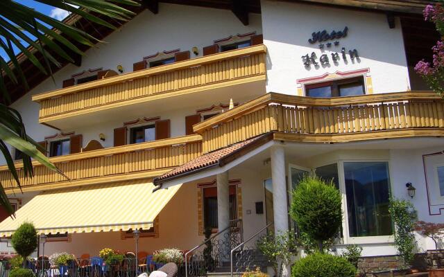 Hotel Karin Тироло вид на фасад