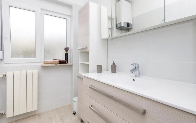 Amazing Home in Jurdani With Wifi and 3 Bedrooms