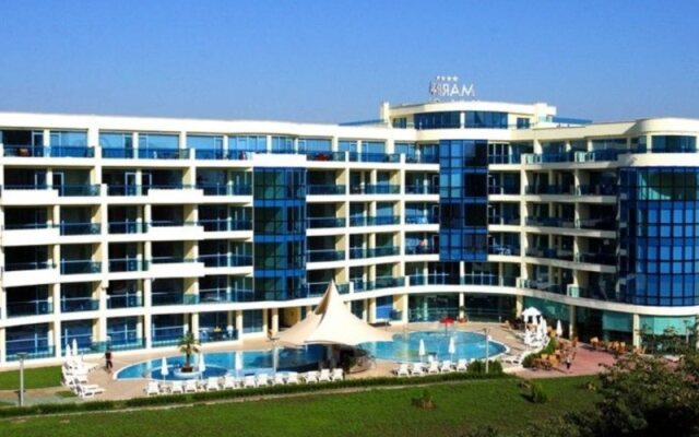 Отель Aparthotel Marina Holiday Club & SPA - All Inclusive Болгария, Поморие - отзывы, цены и фото номеров - забронировать отель Aparthotel Marina Holiday Club & SPA - All Inclusive онлайн вид на фасад