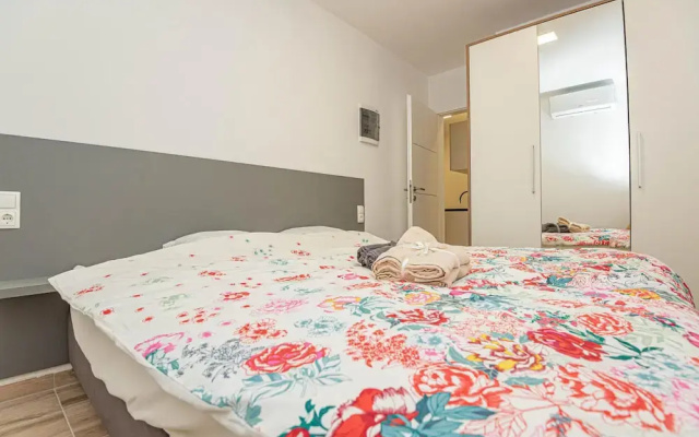Stunning Apartment in Brodarica With Wifi and 1 Bedrooms