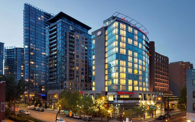 Отель Hampton Inn and Suites by Hilton, Downtown Vancouver Канада, Ванкувер - отзывы, цены и фото номеров - забронировать отель Hampton Inn and Suites by Hilton, Downtown Vancouver онлайн вид на фасад