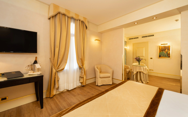 Hotel A LA Commedia