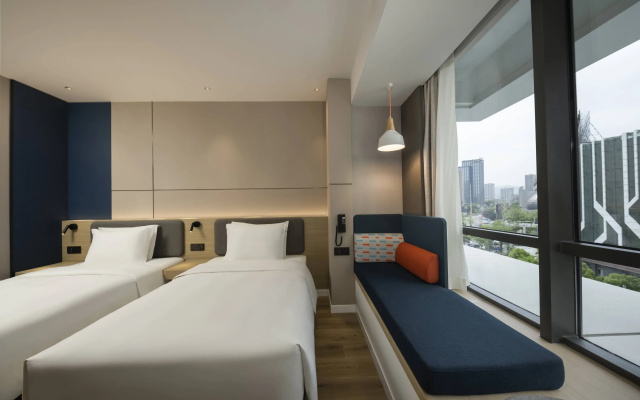 Holiday Inn Express Chongqing Caiyun Lake