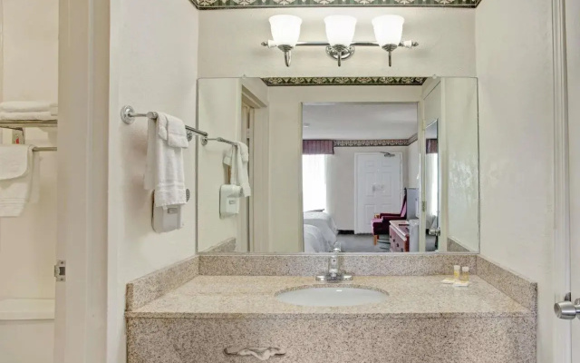 Days Inn & Suites by Wyndham Collierville Germantown Area