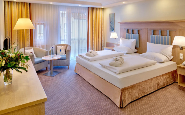 MAXIMILIAN Grand Hotel
