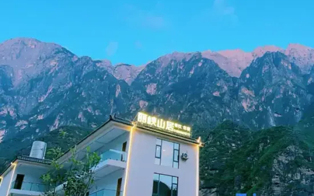 Tiger Leaping Gorge Lixia Mountain Residence Cliff Homestay