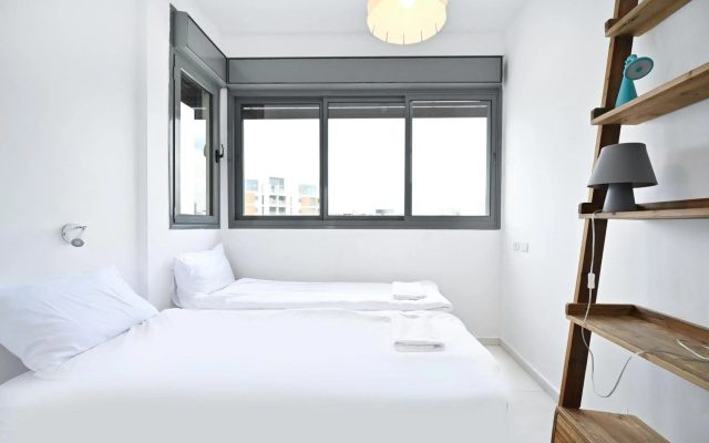 Beautiful 4BR Penthouse in Sheinkin street by HolyGuest