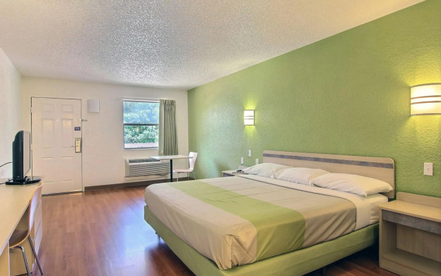 Motel 6 Austin, TX - Central Downtown UT
