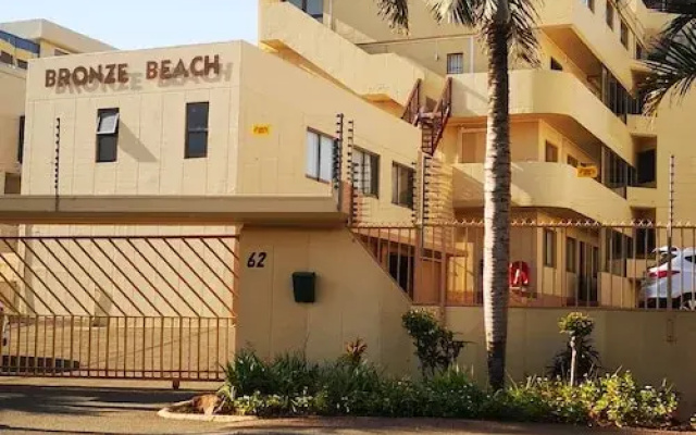 15 Bronze Beach