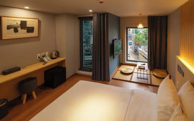 Shinchon Mayven Hotel