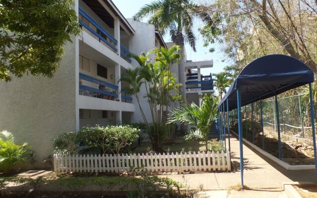 Отель Garden Beach Studios at Montego Bay Club вид на фасад