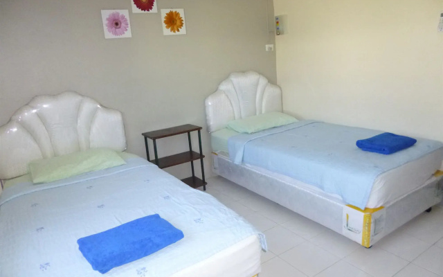 Pineapple Guesthouse Karon