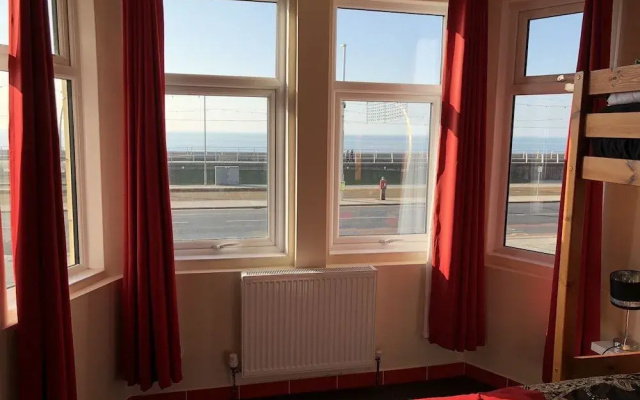 Red Roomz Hotel