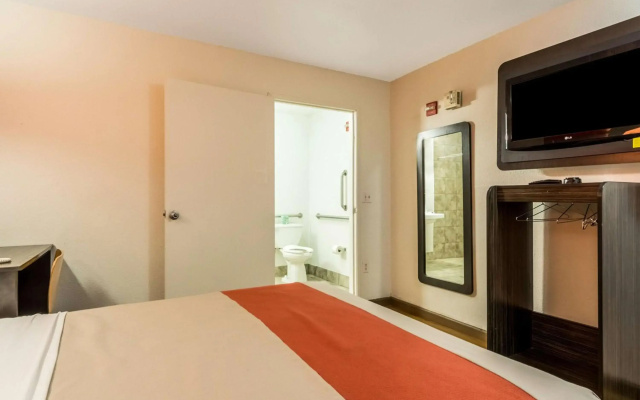 Motel 6 Garland, TX - Dallas