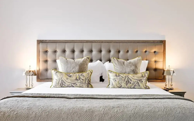 JOIVY Luxury George Street Apartments: Castle Suite