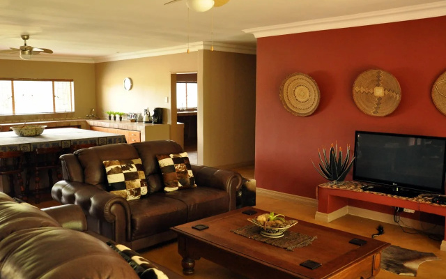Ukutula Lodge & Game Reserve