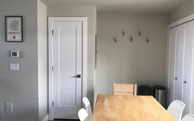 Classy Townhome near Old Town, Breweries, & River!