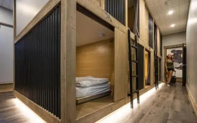 Raging Elk Hostel
