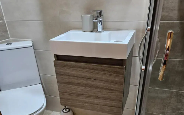 Cockfosters - Apartment - Sleeps 3 - Near Underground