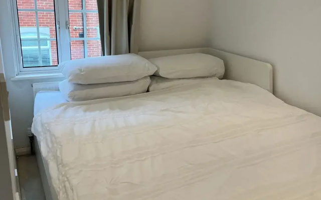 23 Millhams Street