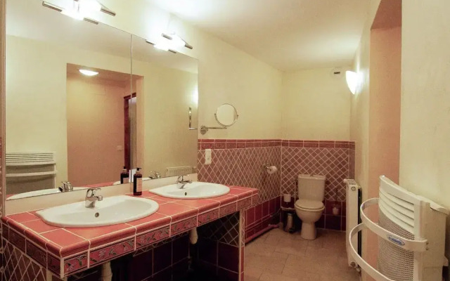 Luxury Apartment With Terrace, Sauna, Tennis, Pool