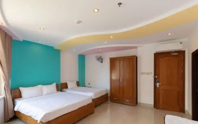 26 Topaz Hotel