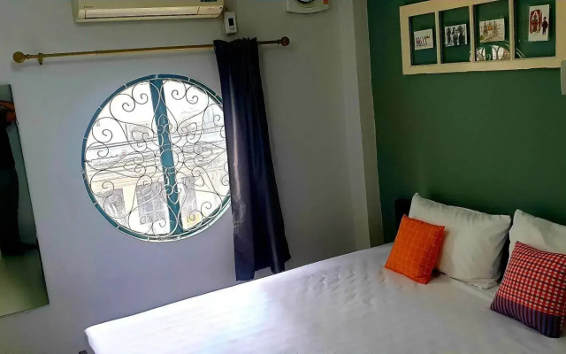 Asoke Montri Hostel