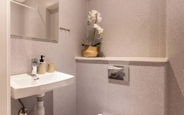 Noble - Fantastic 5-bdr Apt in the Capital