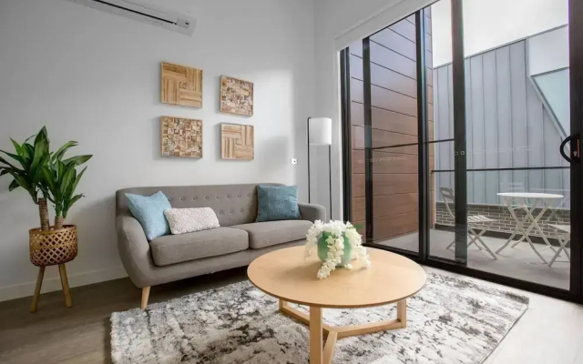 Elegant Stylish Living@mooneeponds Wifi/parking