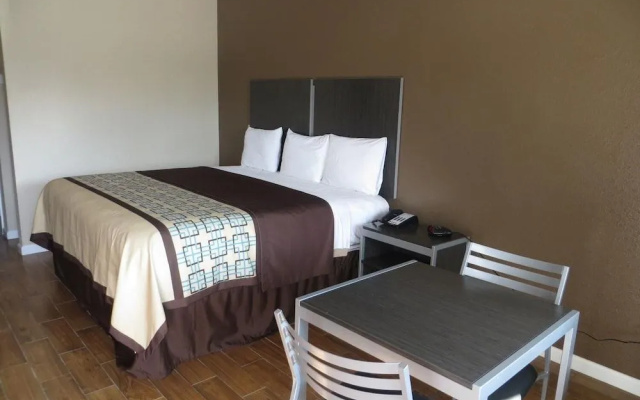 Scottish Inn & Suites